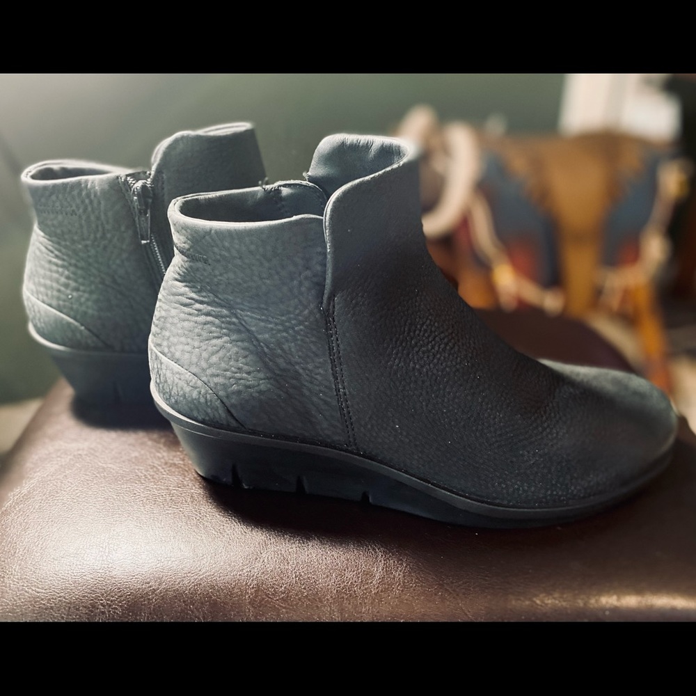 Womens ECCO booties